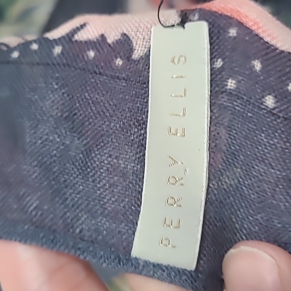 Perry Ellis Navy and Pink Scarf 100% Wool - Picture 5 of 6